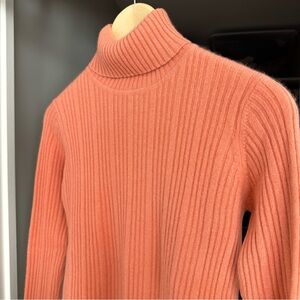 Neiman Marcus 100% Cashmere Turtleneck Sweater, Size S